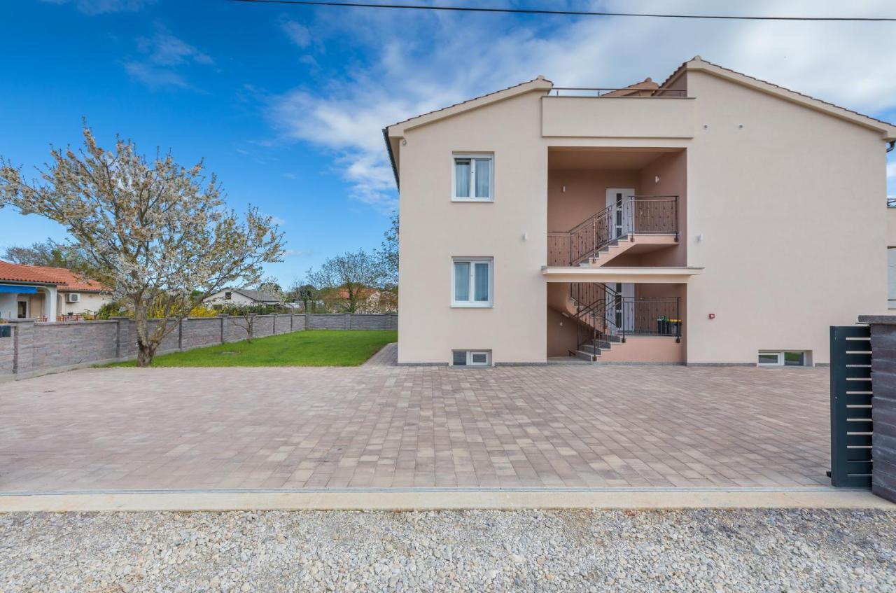 Apartman Knezevic A Fažana エクステリア 写真